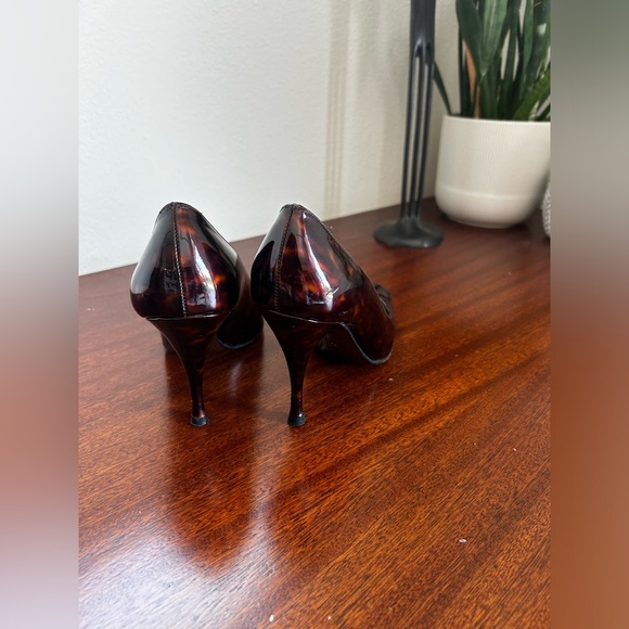 Stuart Weitzman Patent Tortoise Shell Peep Toe Pumps Size 7.5 - Picture 4 of 6